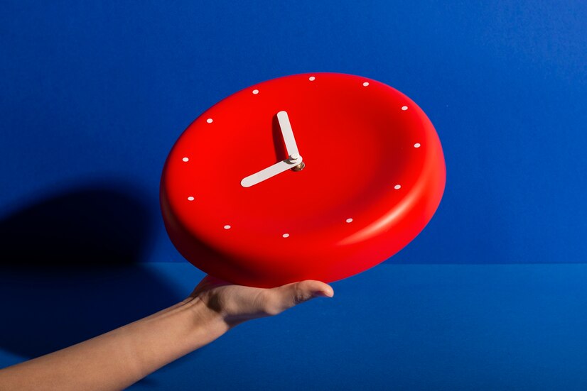 holding-wall-clock-to-demonstrate-the-pomodoro-technique-and-productivity-myth